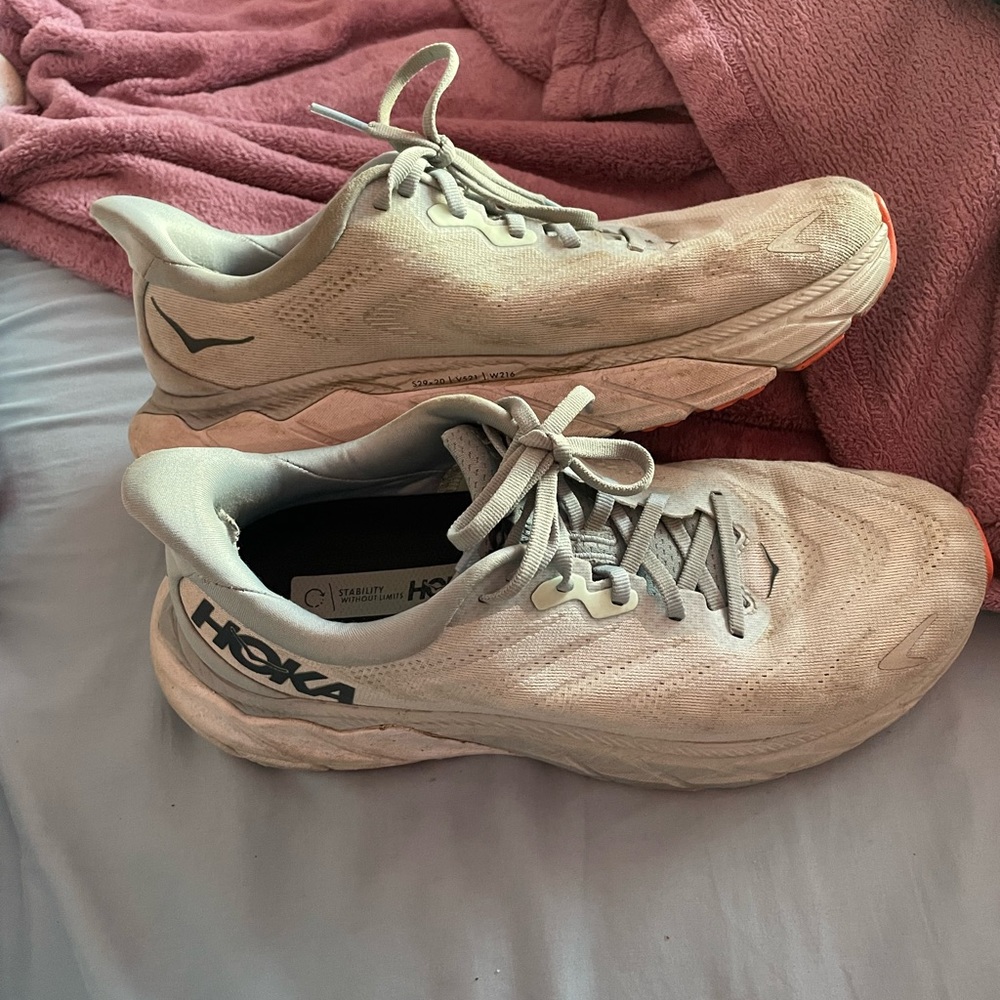 hoka one one size 9
